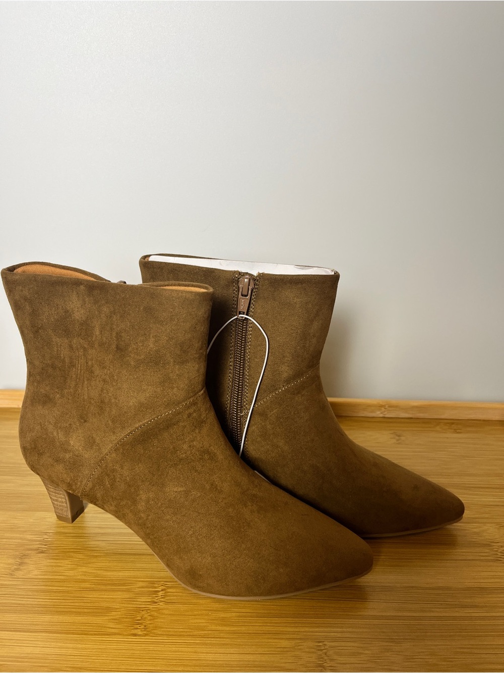 Universal Thread Brown Suede Ankle Boots with Low Heel Size 6.5 NEW